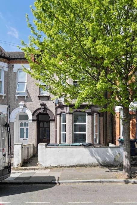 Modern 3 Bed Apartment In Tottenham Λονδίνο Εξωτερικό φωτογραφία
