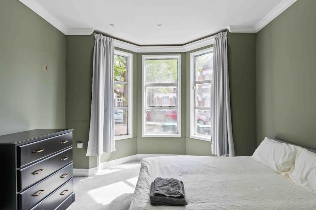 Modern 3 Bed Apartment In Tottenham Λονδίνο Εξωτερικό φωτογραφία