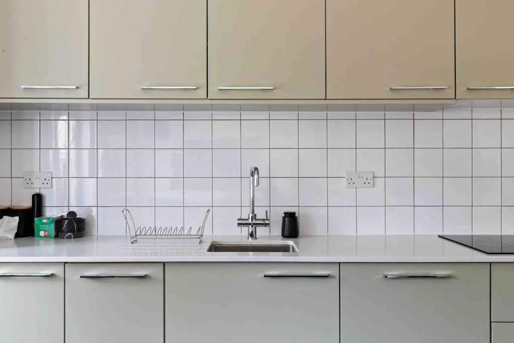 Modern 3 Bed Apartment In Tottenham Λονδίνο Εξωτερικό φωτογραφία